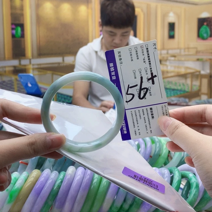 翡翠未镶嵌手镯bb