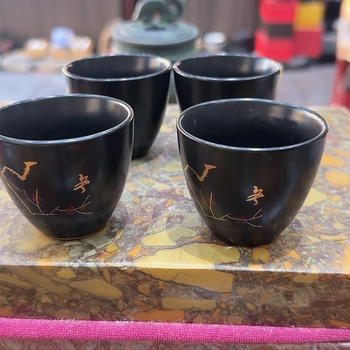 品茗杯四个一组。。。