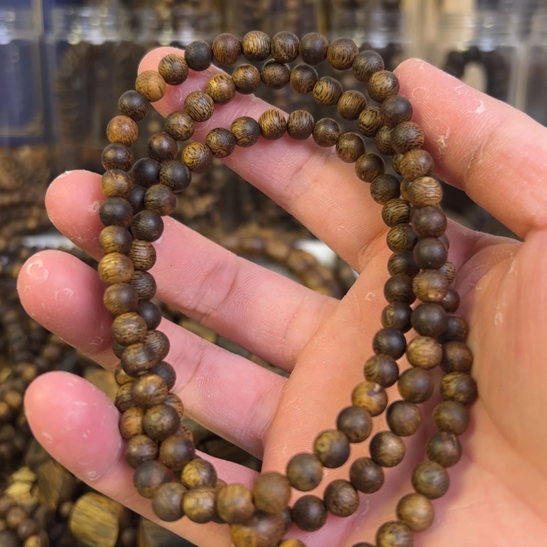 吊坠沉香乌身圆叶手串