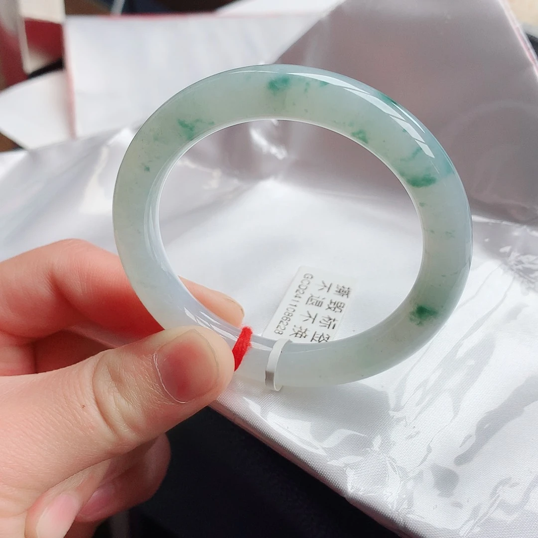 翡翠手镯未镶嵌天然翡翠A货