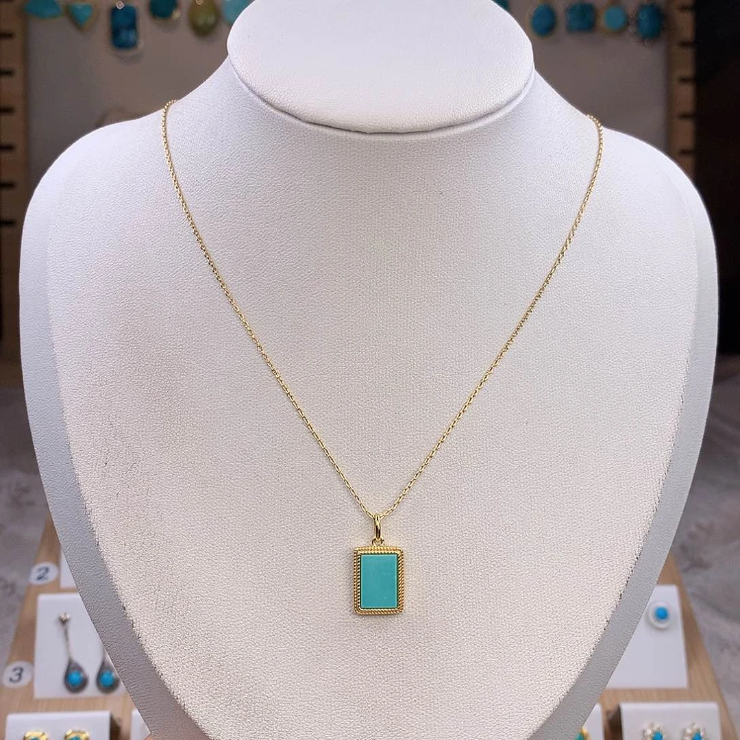 绿松石未镶嵌颈饰