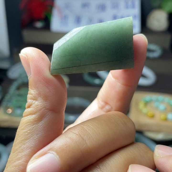 翡翠未镶嵌颈饰挂件