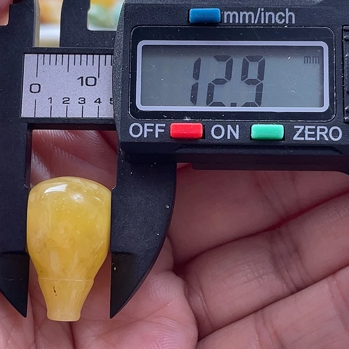 未镶嵌蜜蜡裸石31杂