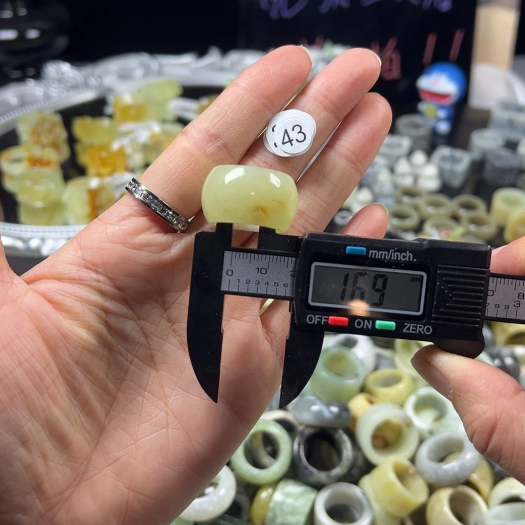 蛇纹石玉未镶嵌戒指