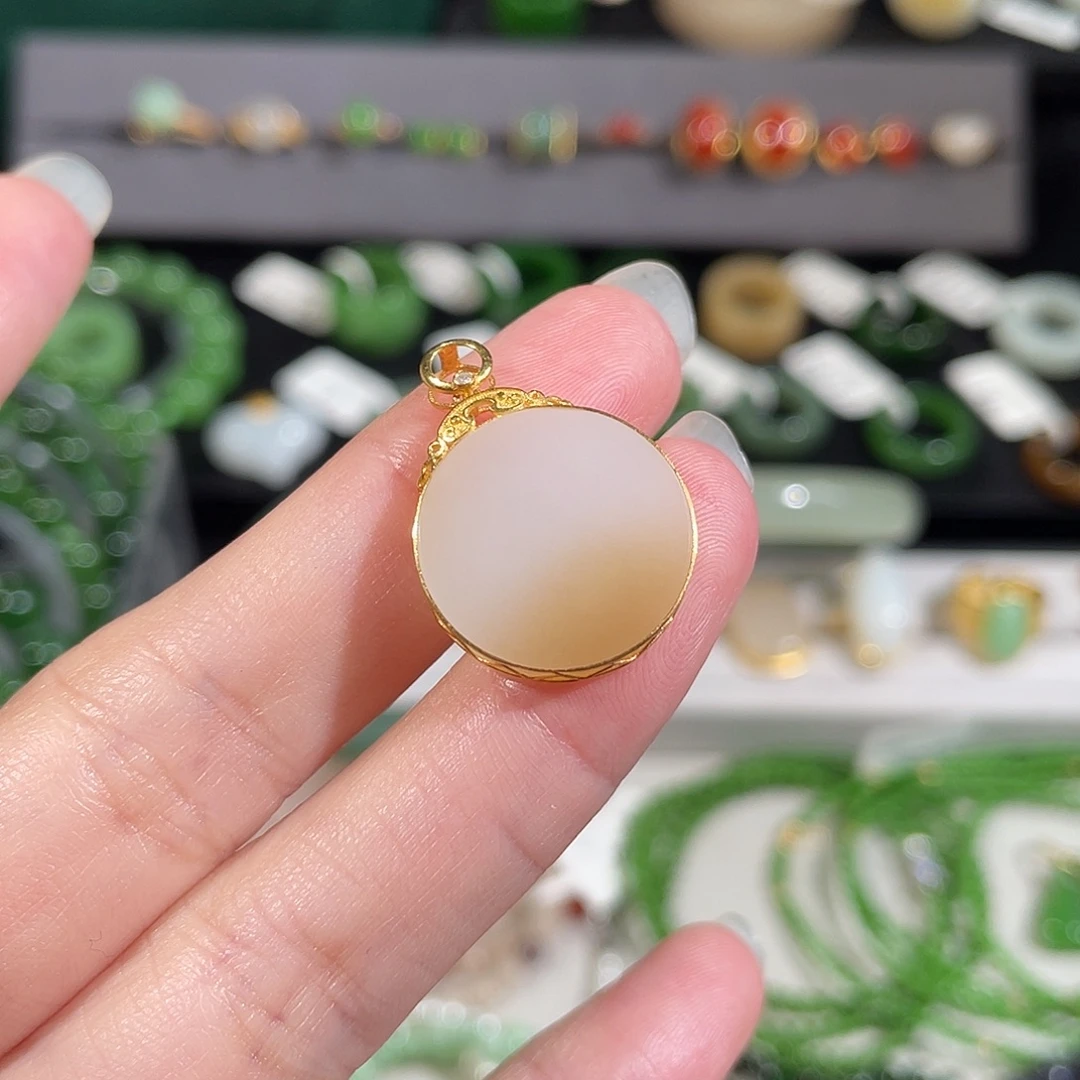 和田玉（糖玉）18K金镶嵌吊坠(不含链)