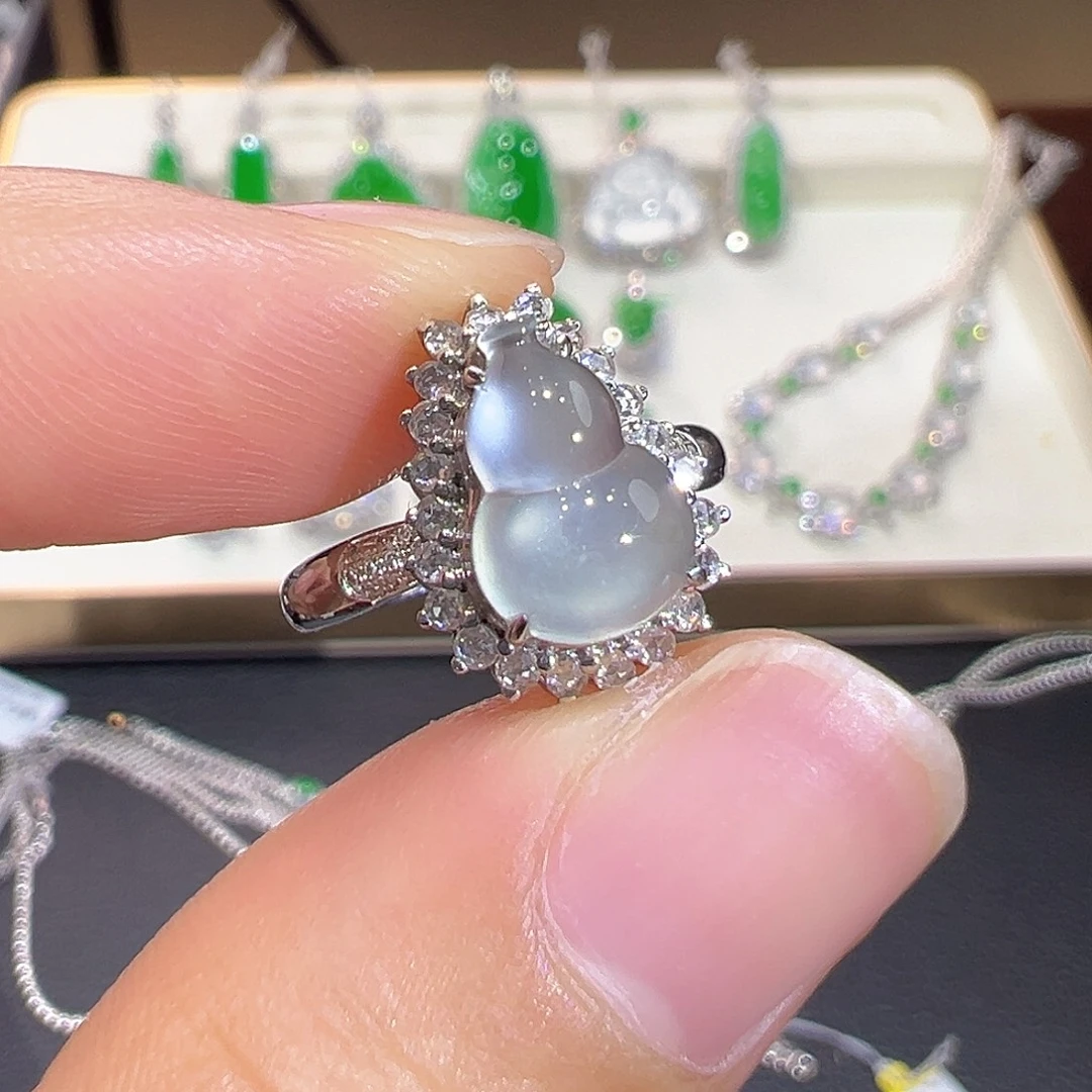 翡翠18K金镶嵌戒指