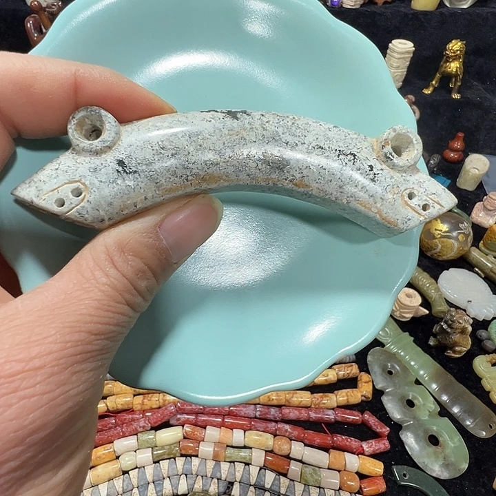 透闪石质玉未镶嵌挂件