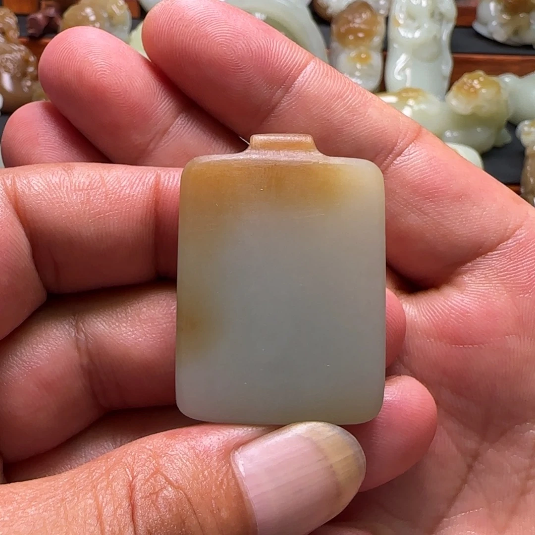 呵***呵和田玉未镶嵌颈饰