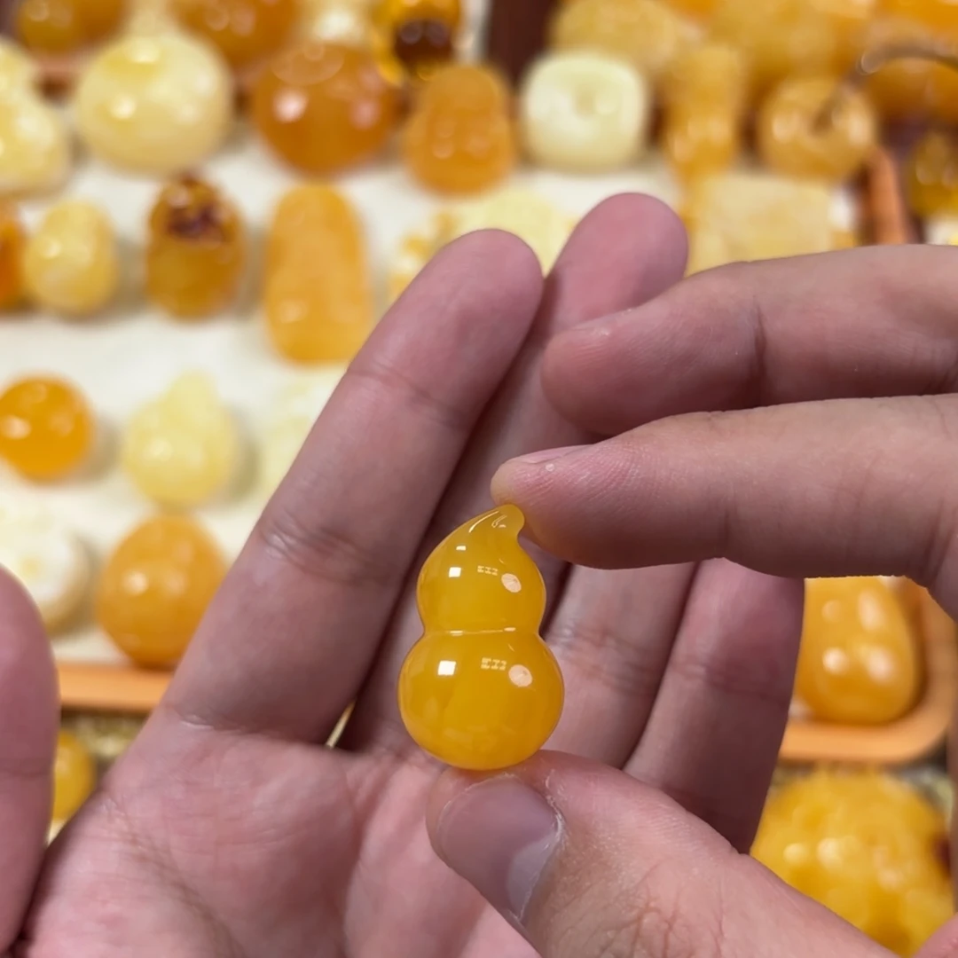 裸石蜜蜡未镶嵌葫芦