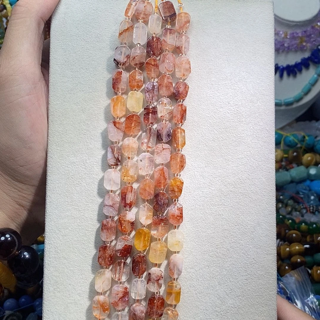 石英质玉未镶嵌，红胶花无事牌8×12mm短条，