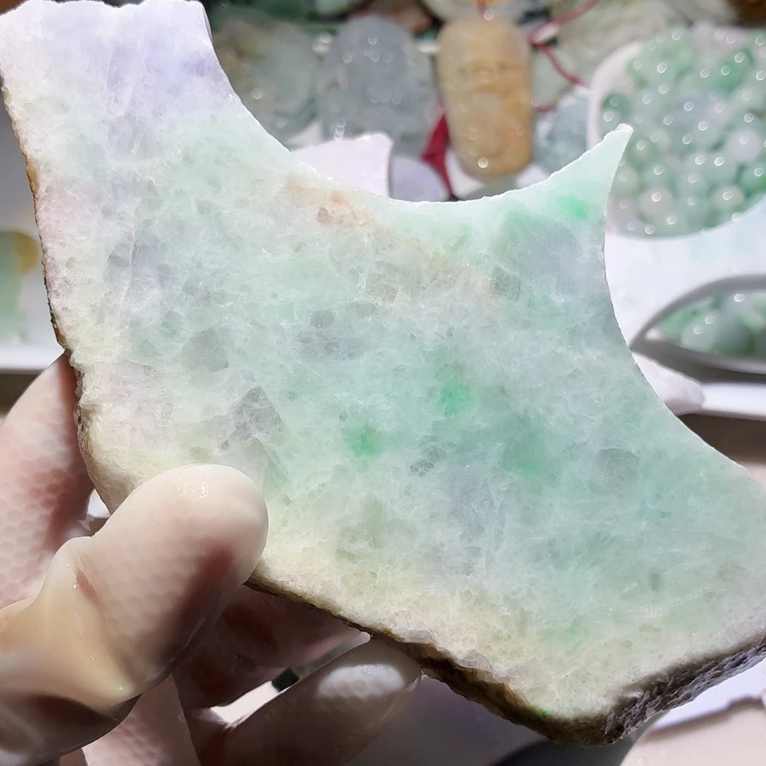 翡翠未镶嵌颈饰边角料