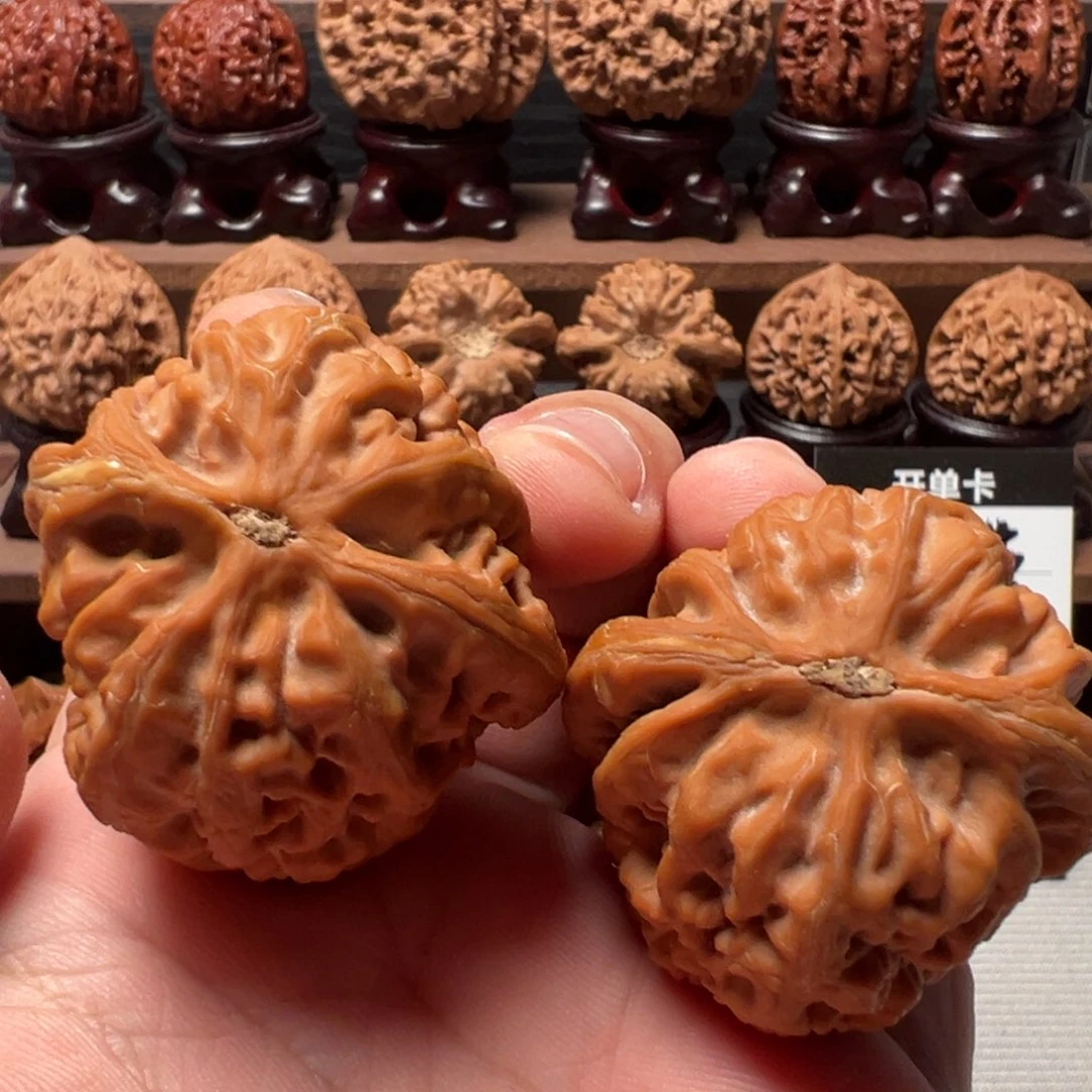 与****文玩核桃把件42红锦鲤