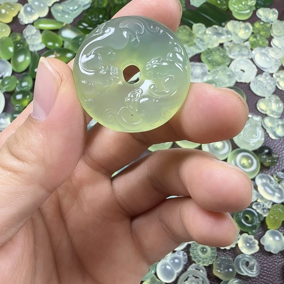 蛇纹石玉未镶嵌岫玉吊坠