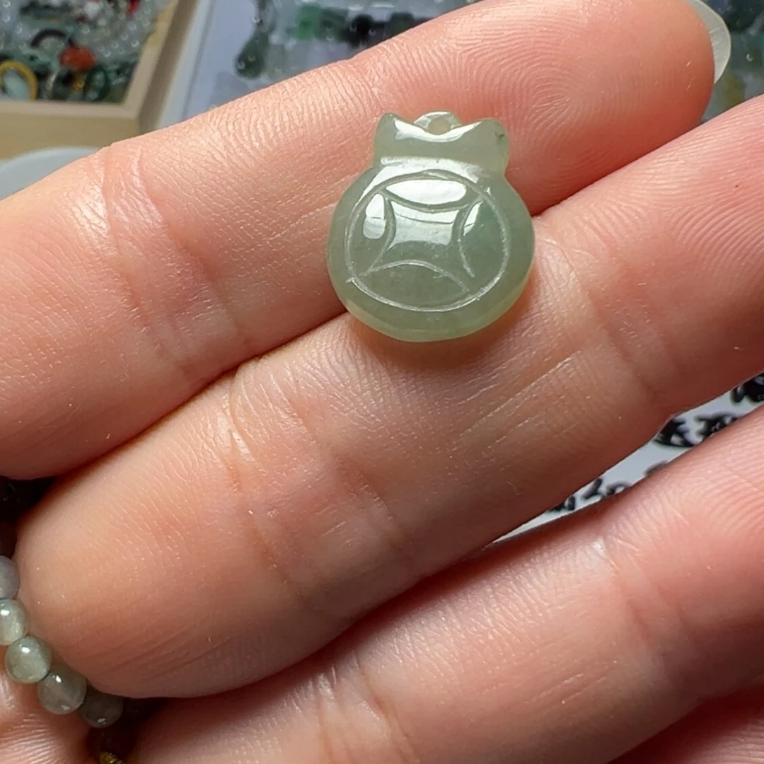 ~***、翡翠未镶嵌颈饰钱袋子一个25块