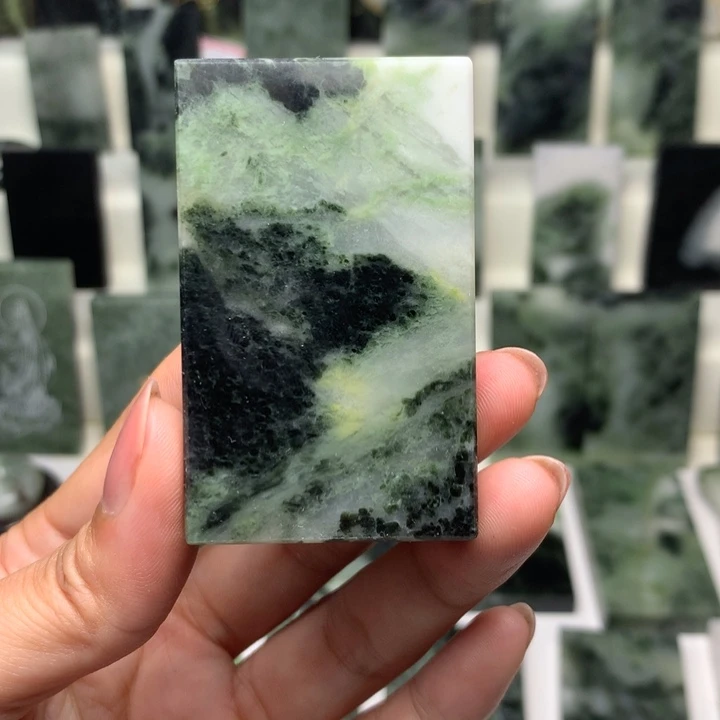 独山玉颈饰未镶嵌