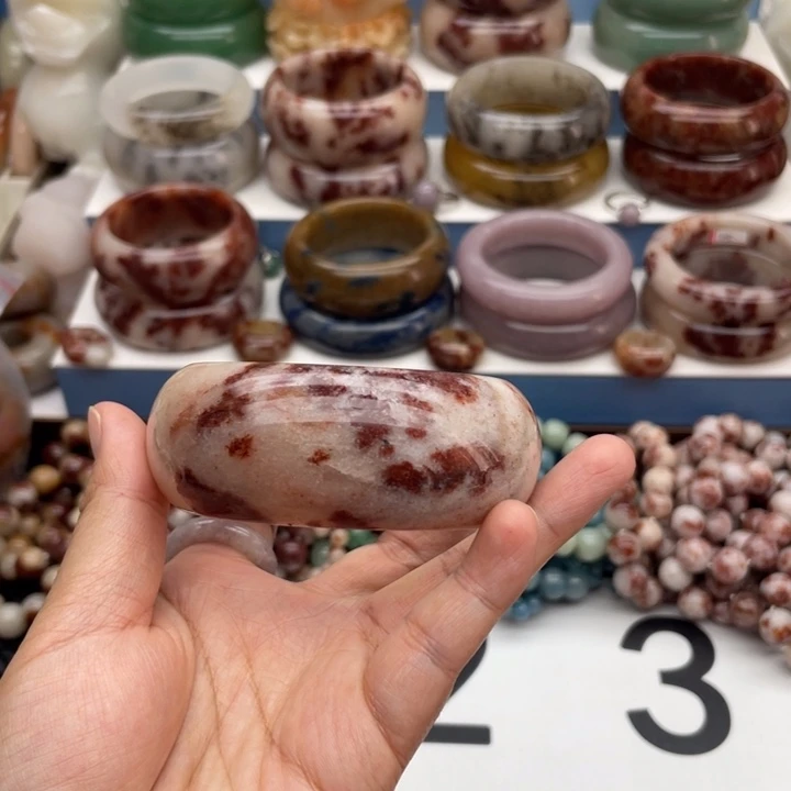 石英质玉（佘太翠）未镶嵌手镯