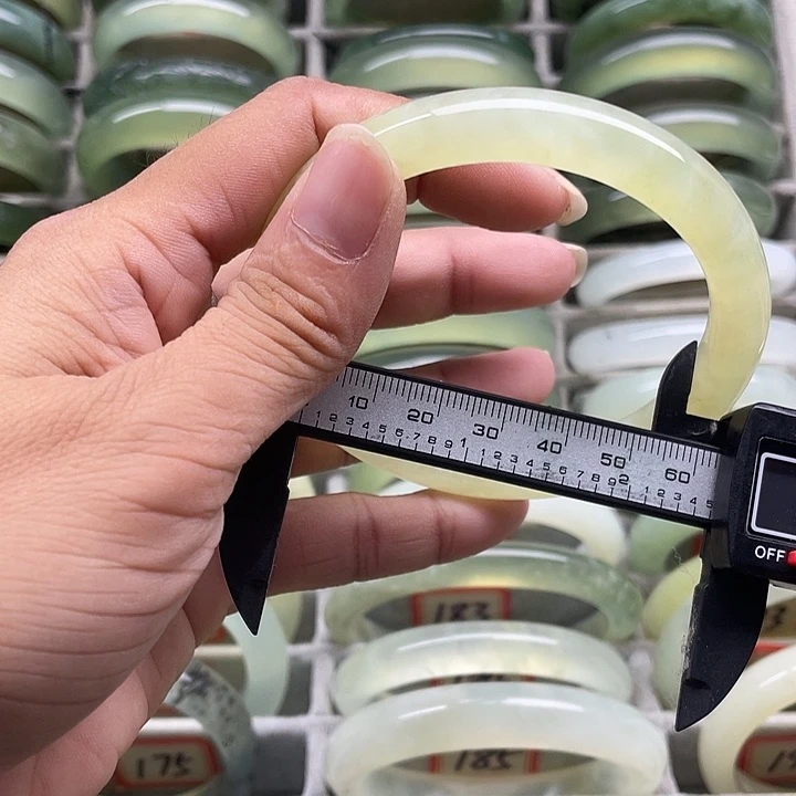 未镶嵌蛇纹石玉手镯195