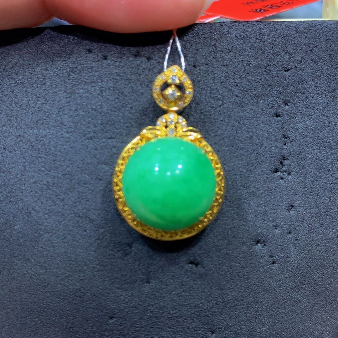 翡翠18K金镶嵌颈饰翡翠