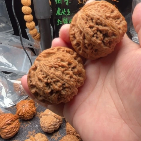 文玩核桃把件球筋