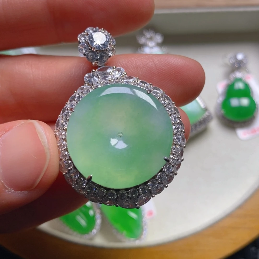 翡翠颈饰银S925镶嵌平安扣吊坠