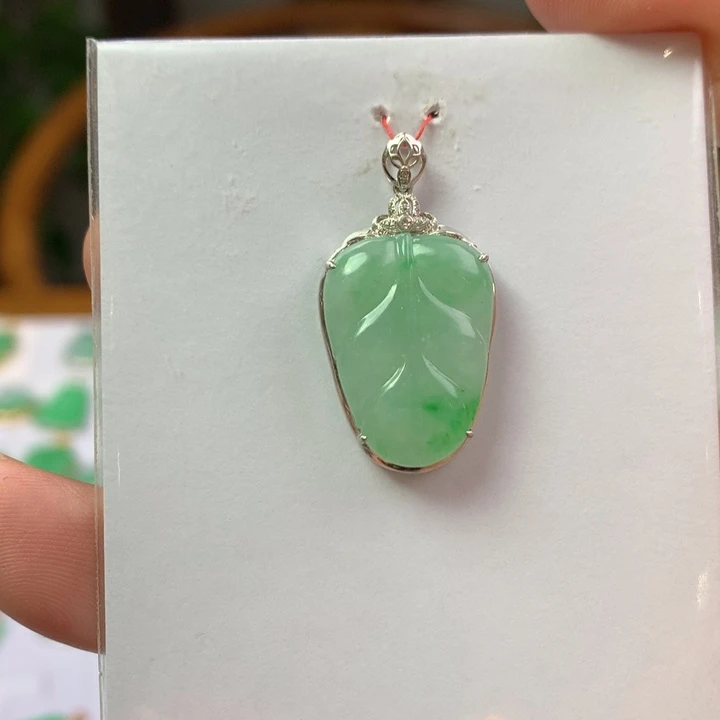 翡翠18K金镶嵌颈饰翡翠吊坠