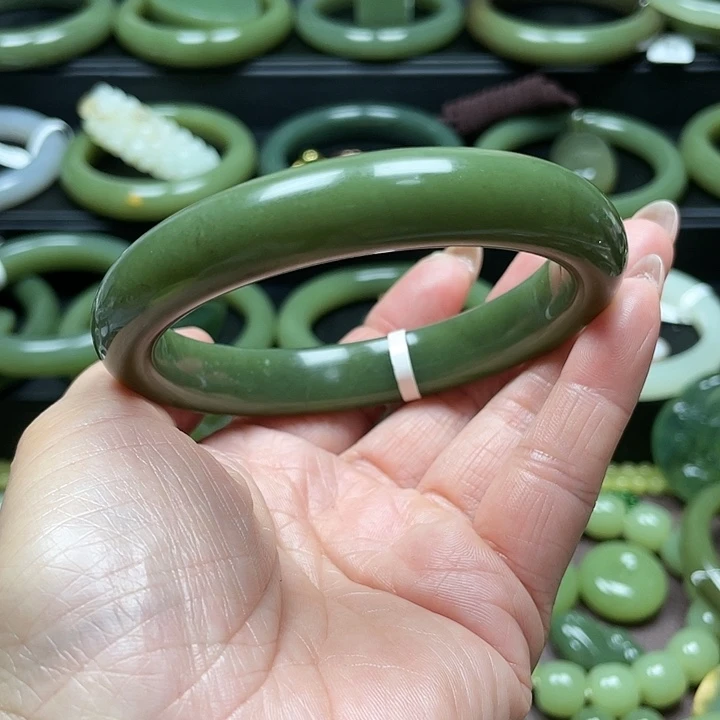 和田玉未镶嵌手镯