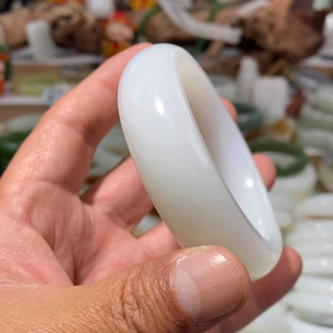 和田玉手镯未镶嵌郝***佳