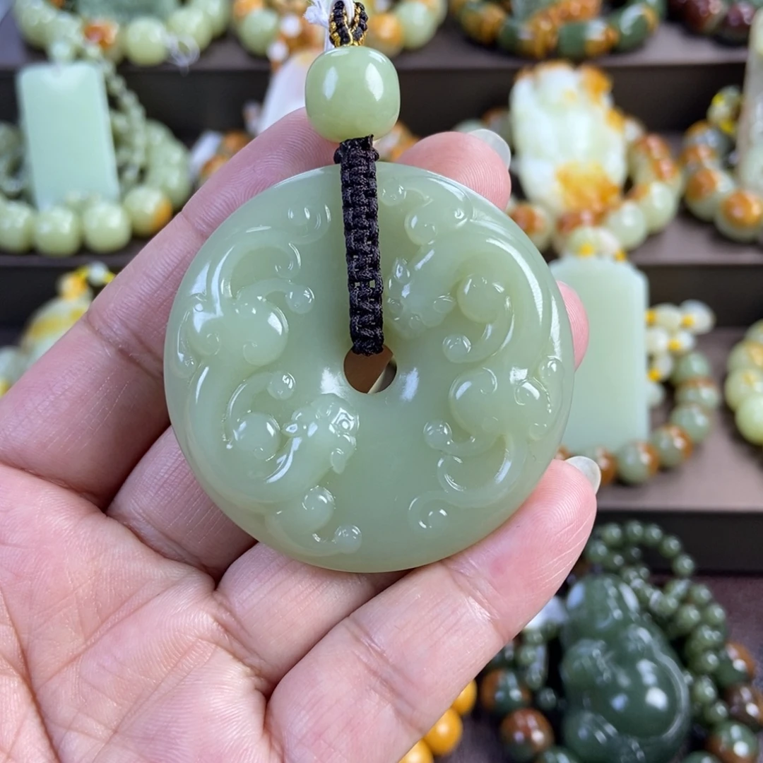 天***涯透闪石质玉未镶嵌颈饰