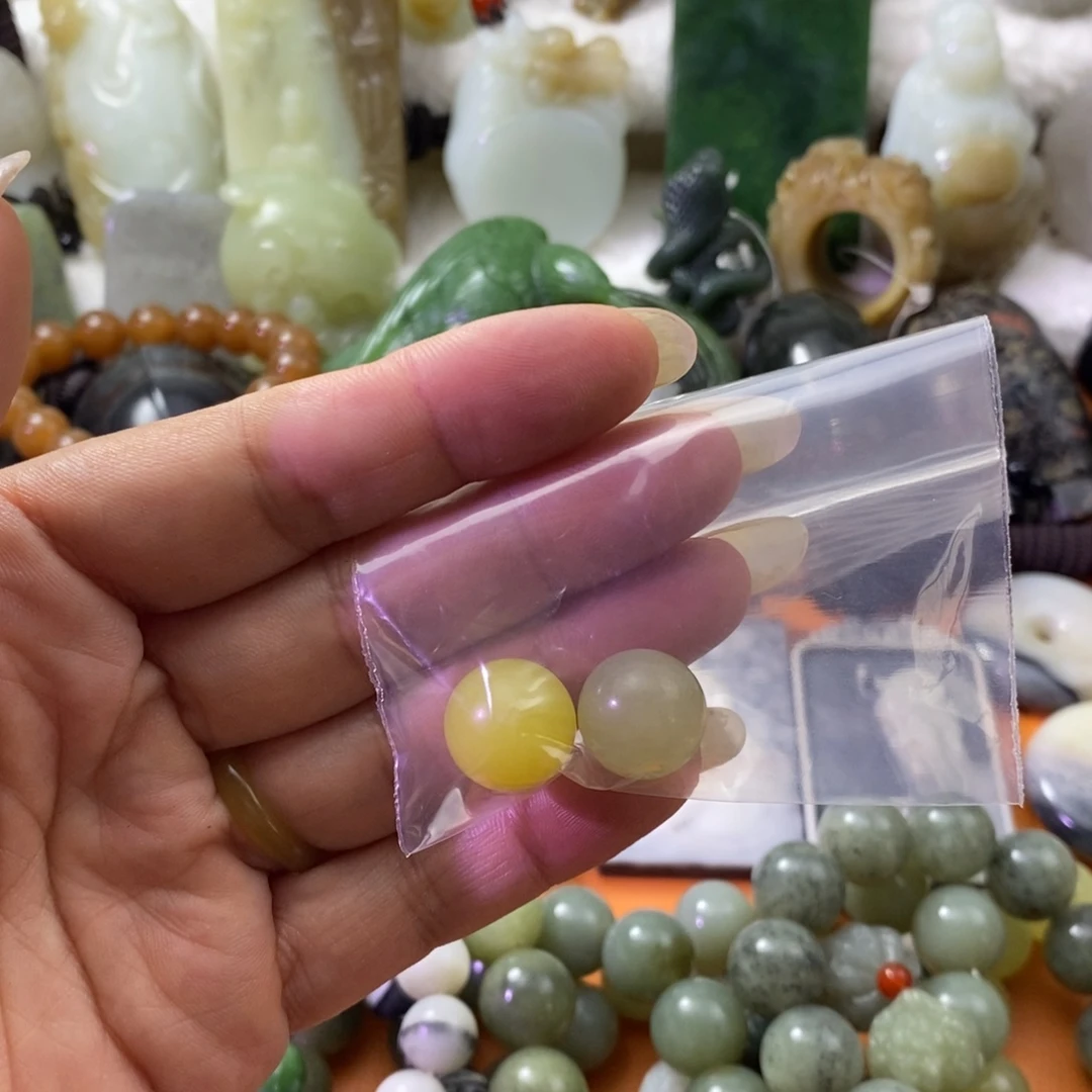 空***的未镶嵌和田玉珠宝奇石