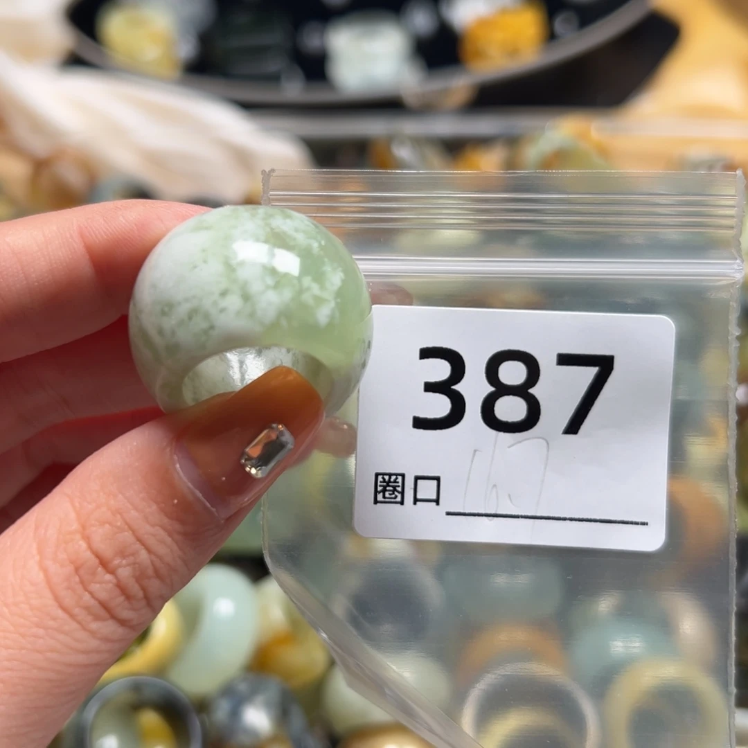 好***的蛇纹石玉未镶嵌戒指