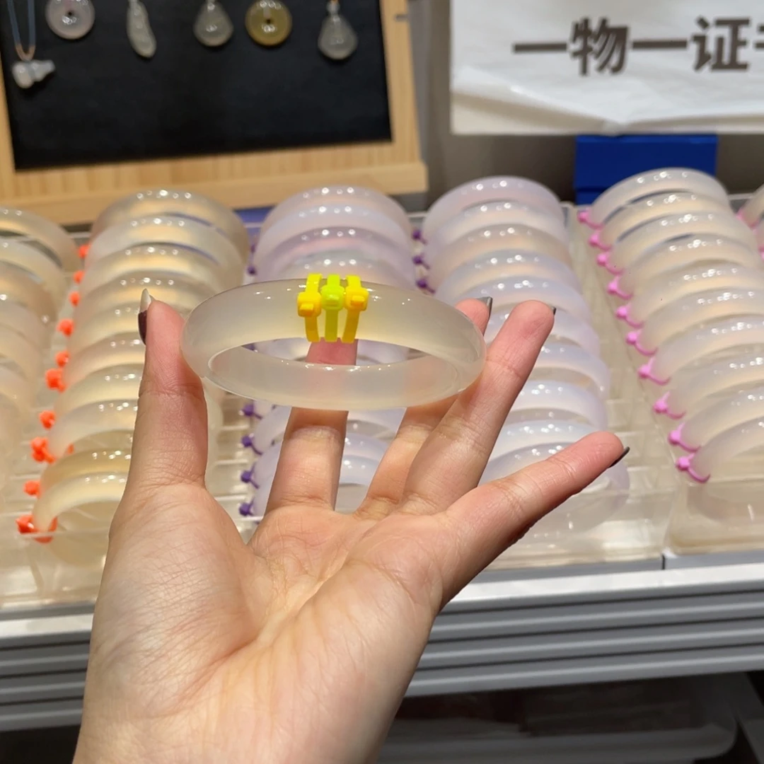 漂***美玛瑙/玉髓未镶嵌手镯@定向香槟金@【56】