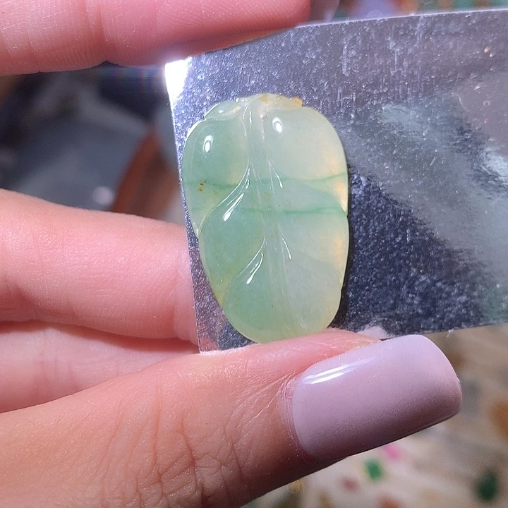 颈饰未镶嵌翡翠带色根冰树叶吊坠