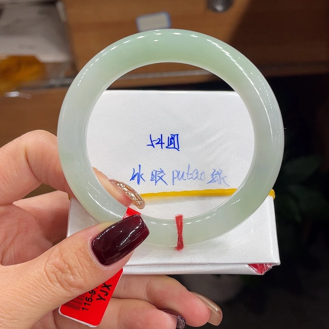 翡翠手镯未镶嵌天然翡翠