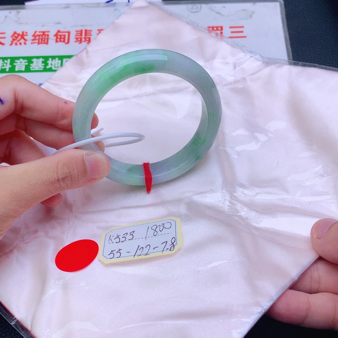 翡翠手镯未镶嵌翡翠