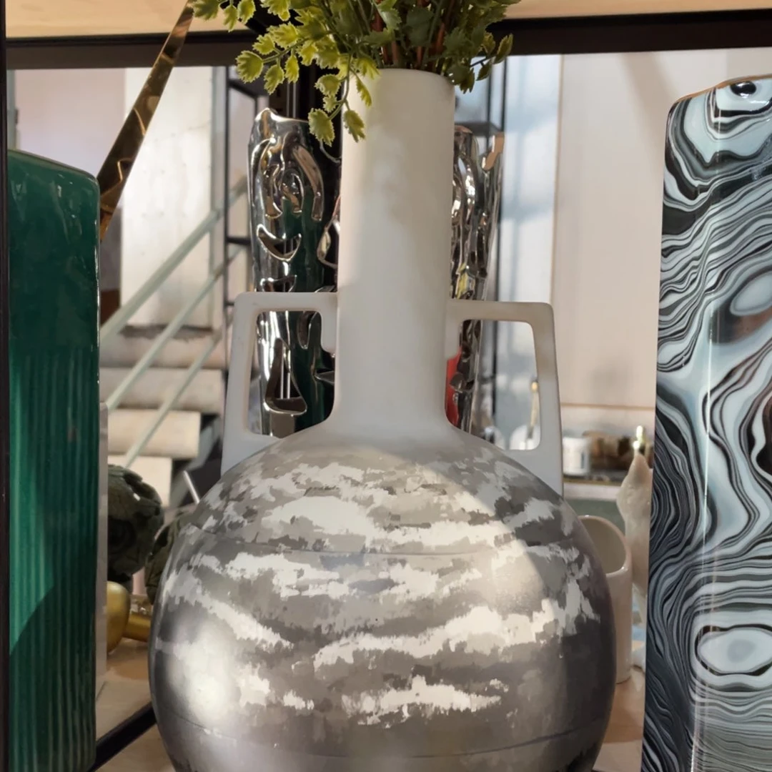 陶瓷花瓶，家居摆件。