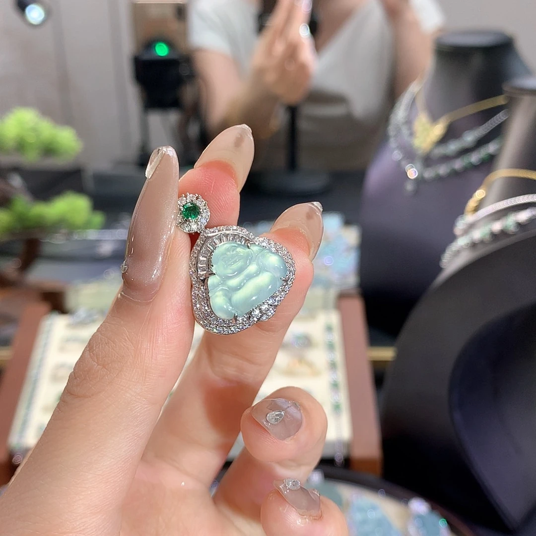 翡翠未镶嵌颈饰佛公吊坠