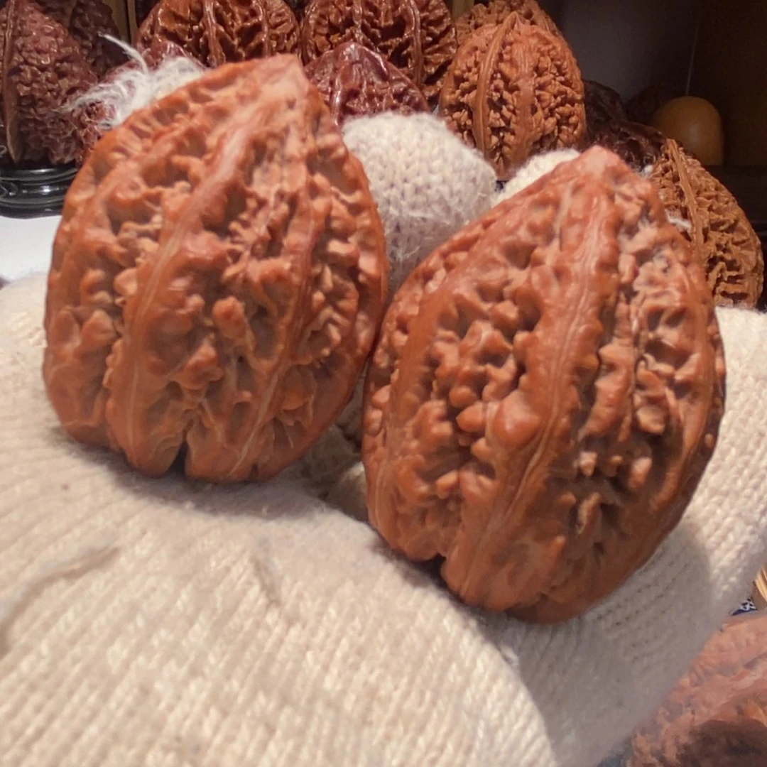 文玩核桃吊坠✨****?红皮楸八棱 树头