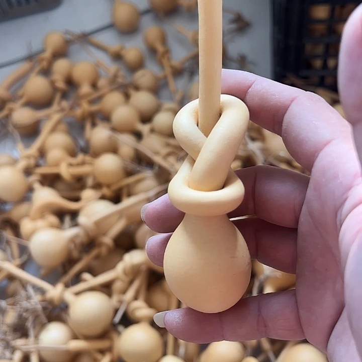 青****有霞小八字扣一个