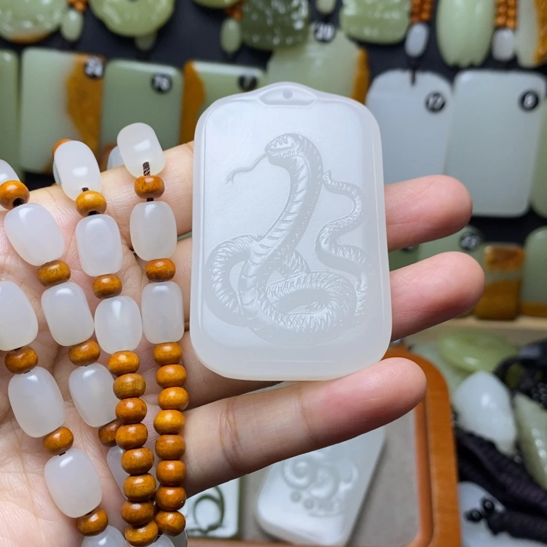 金*方解石玉蛇生肖牌子