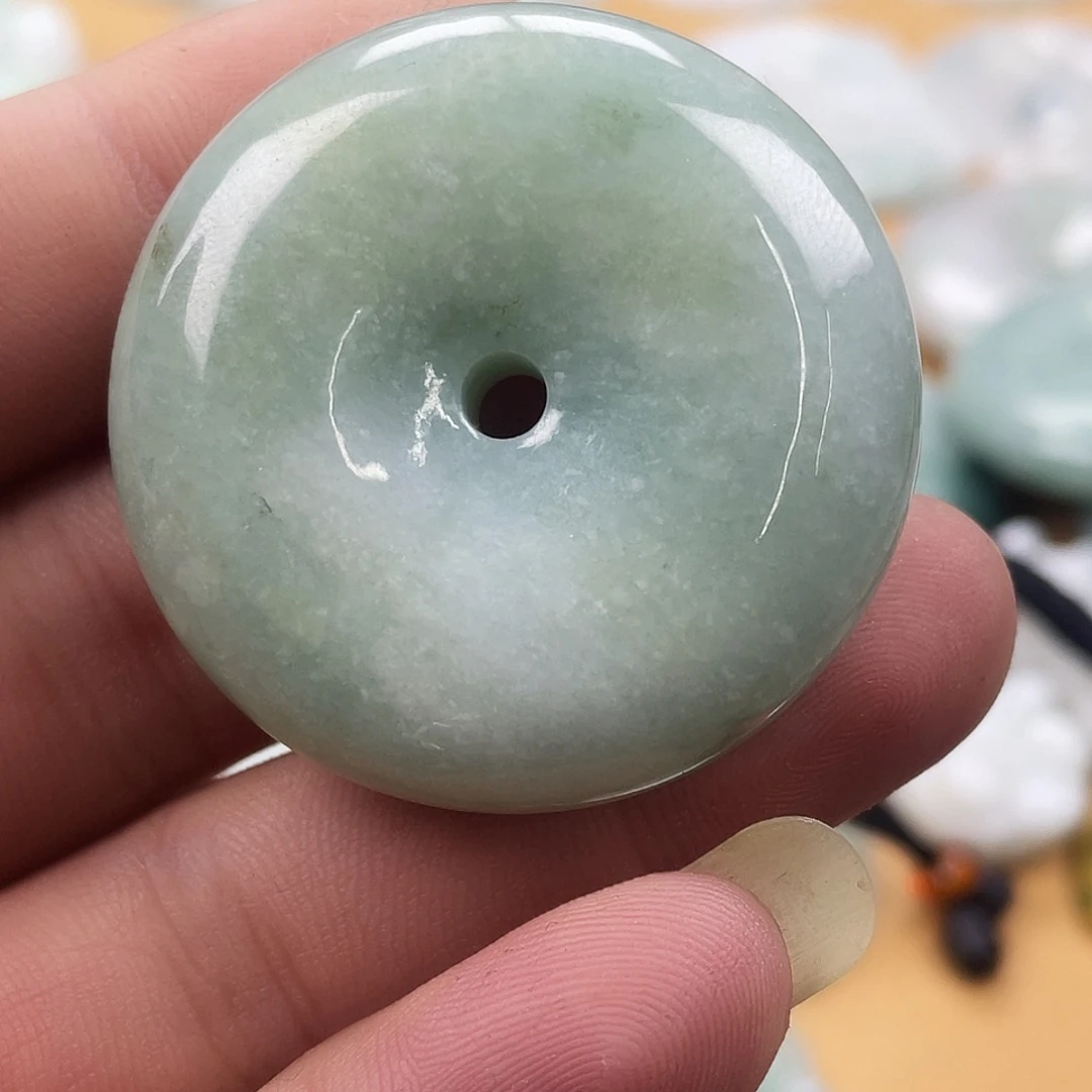 ****️翡翠未镶嵌颈饰平安咯