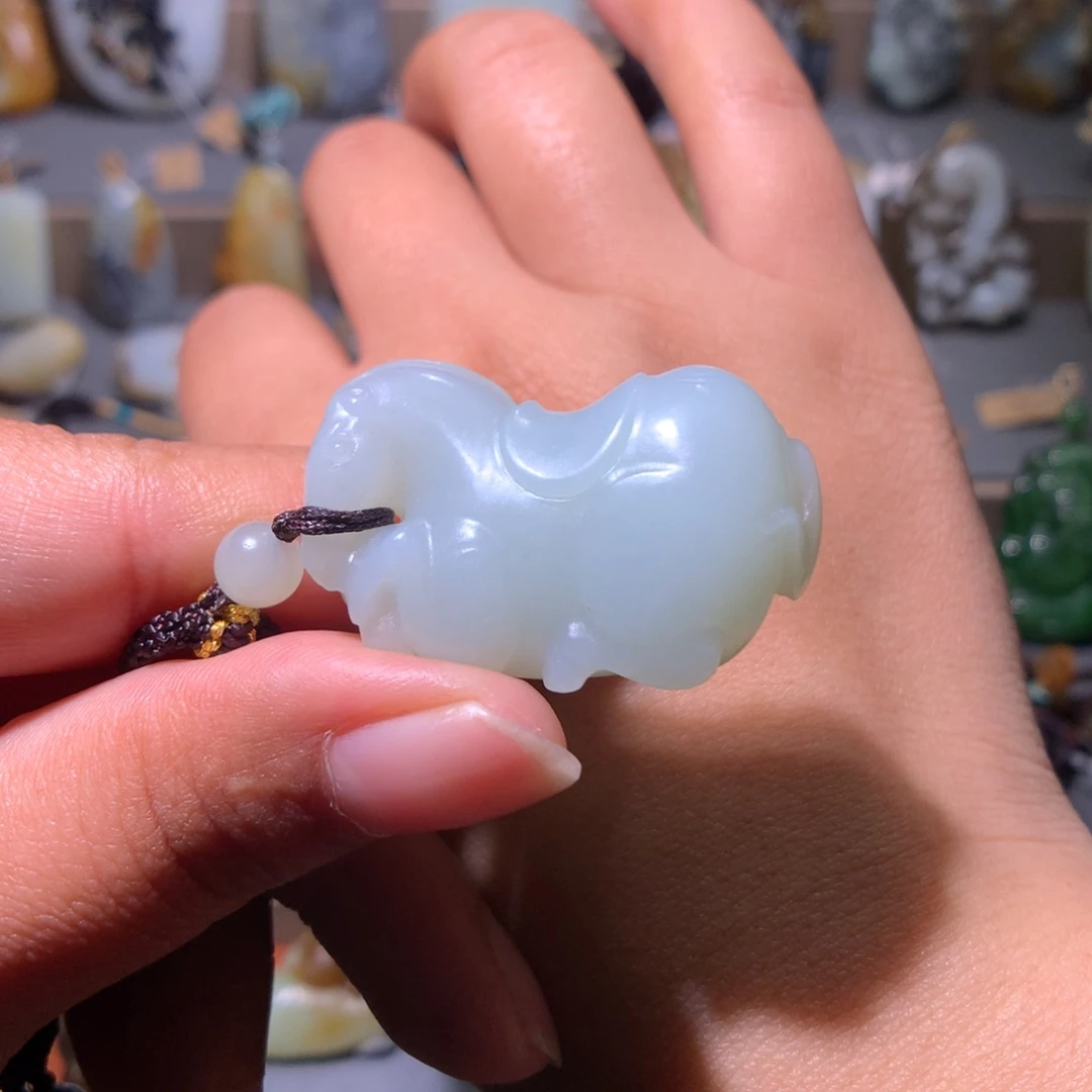 星***边和田玉未镶嵌颈饰