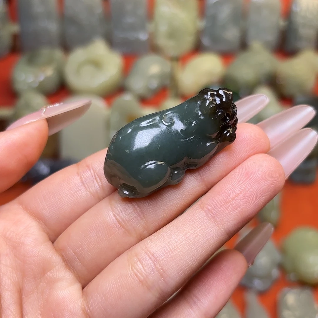 颈饰未镶嵌和田玉有裂