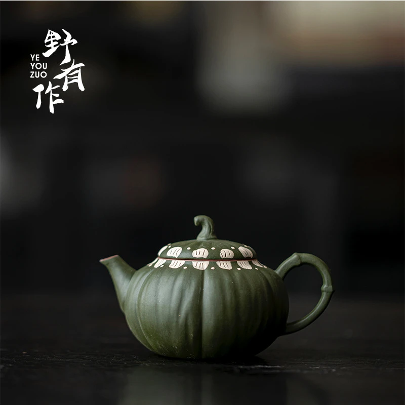 纳兰-野有作绿色粉引南瓜壶釉下彩手绘小花（NL017077A）