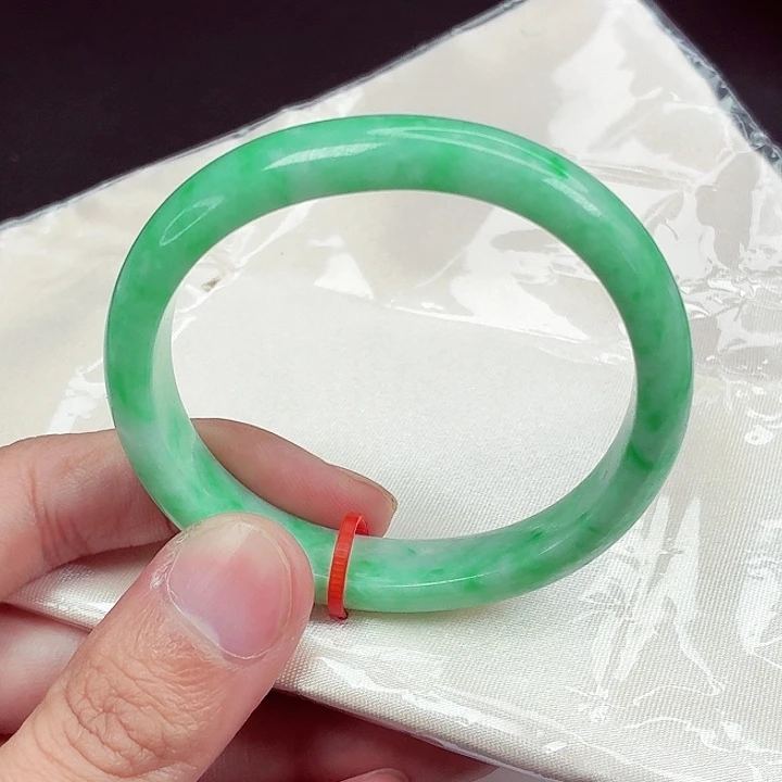娜***姐翡翠未镶嵌手镯54圈口