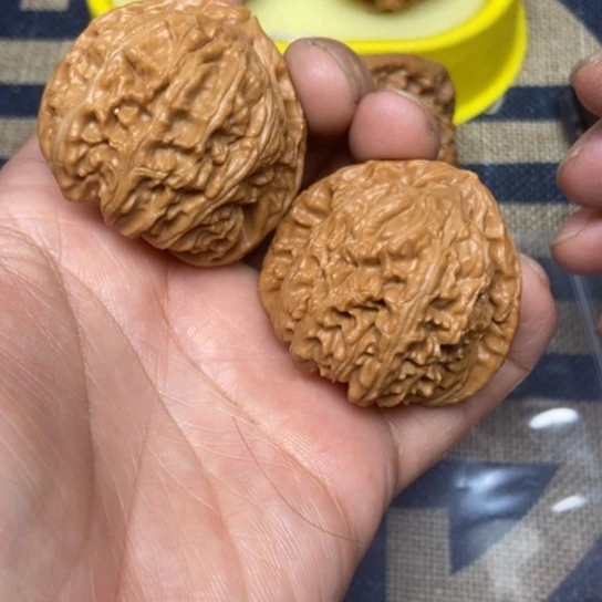 吊坠文玩核桃三角白