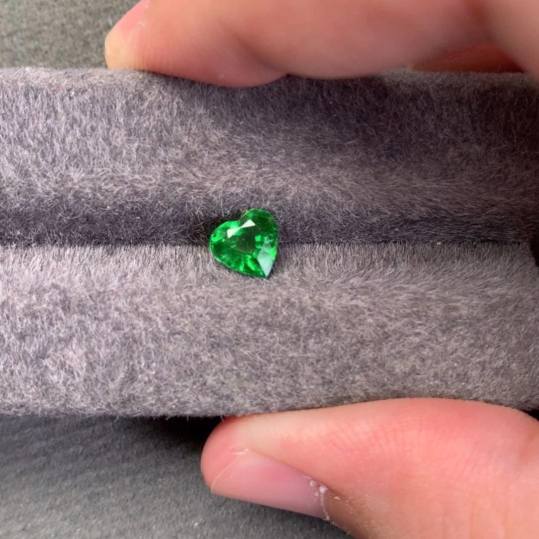 未镶嵌裸石石榴石（沙弗莱）1.36ct