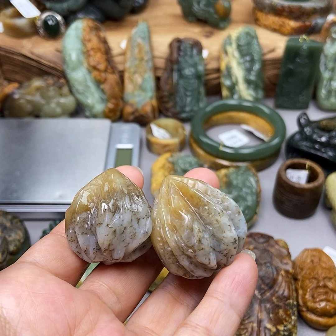 岫岩老玉（透闪石质玉）未镶嵌珠宝奇石