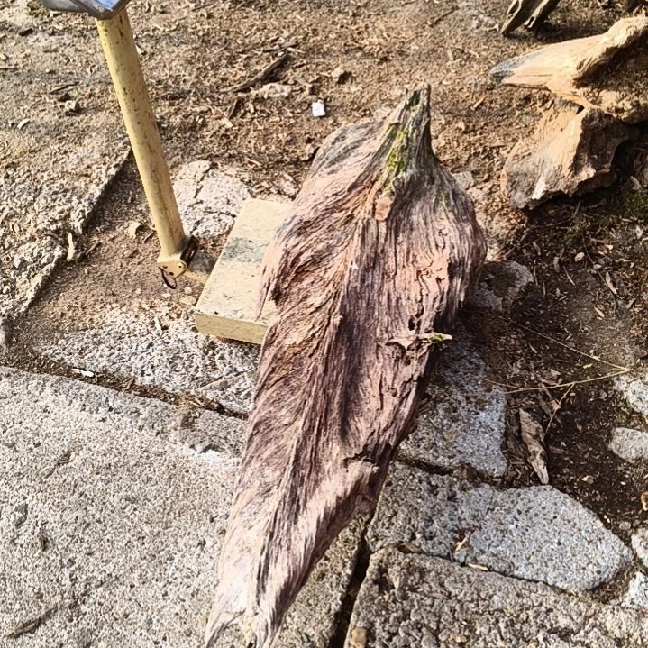 福***兴非洲檀香无事牌北沉香琥珀木摆件。