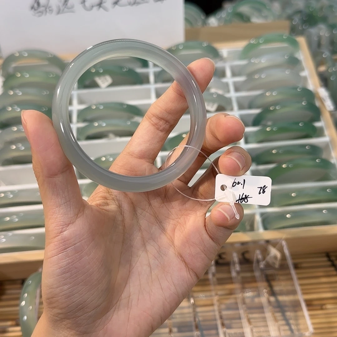 玛瑙/玉髓未镶嵌手镯圈口60.1
