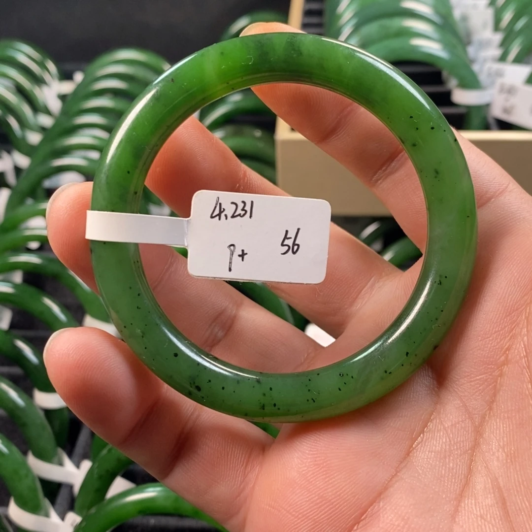 逍***游和田玉（碧玉）未镶嵌手镯